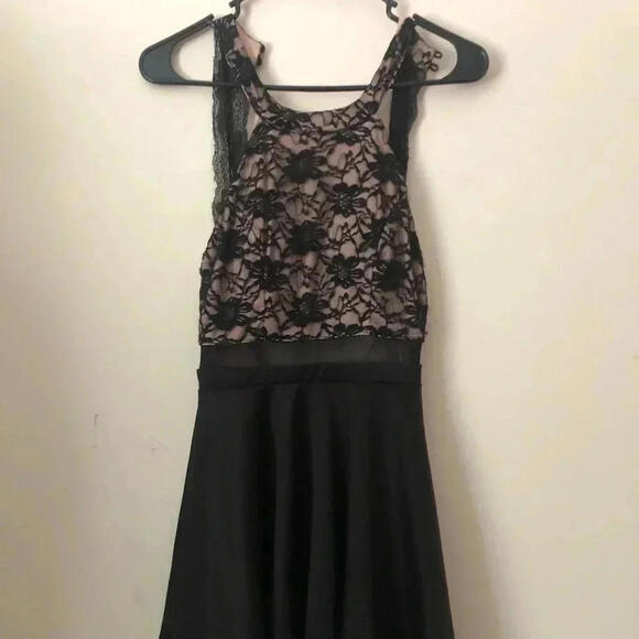 Dress - Picture 1 of 3